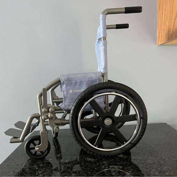 American Girl doll wheelchair with casts and crutches - Picture 3 of 8